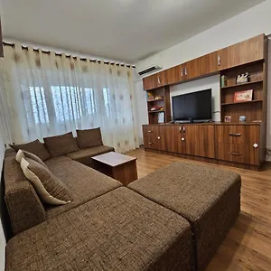 Cosy Close To Center With Parking Lot Apartament
